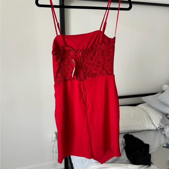 Red asymmetric mini dress with a zip at the back - Picture 2 of 3